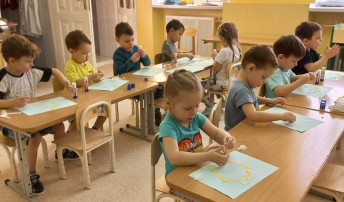 Изобразительная деятельность — специфическое образное познание действительности Изобразительная деятельность — специфическое образное познание действительности.